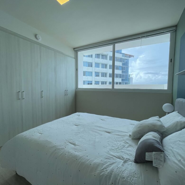 Costa del Este: Sector Alto Nivel, con Casa Club, Amoblado, de 114 m² + 52m2 Terraza, con 2 Recámaras y 2 Baños