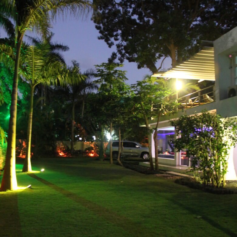 Casa con 1100 m² – Area Revertida: Amoblada Residencia de Lujo, 4 Recs, 2 Cbe