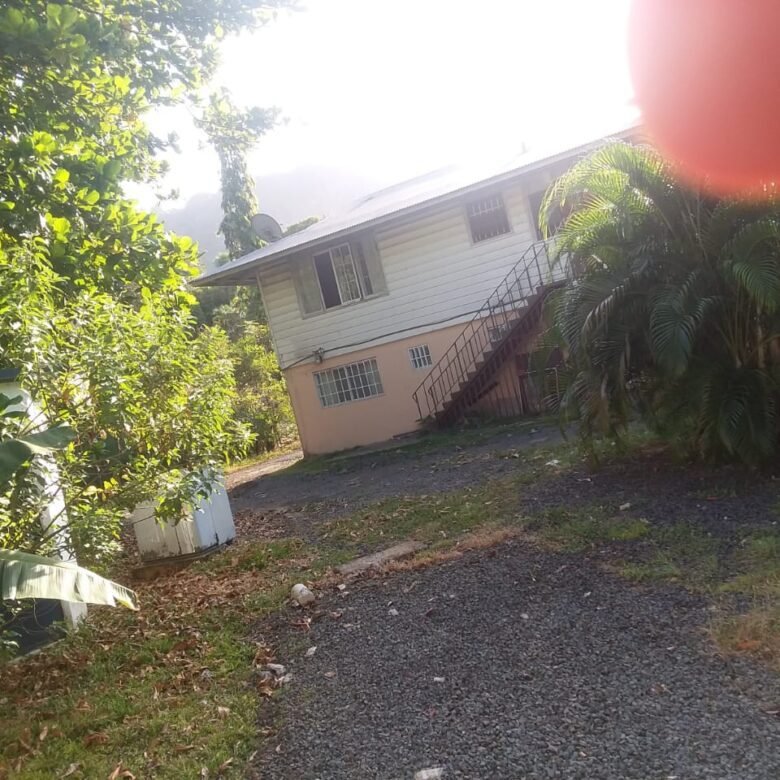Area Revertida – Canal: Ancon, Casa de 8 Habitaciones, Patio Cercado