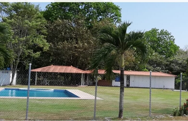 Su Residencia Segura Cerca de Playa Blanca / Farallón: Comunidad con Piscina