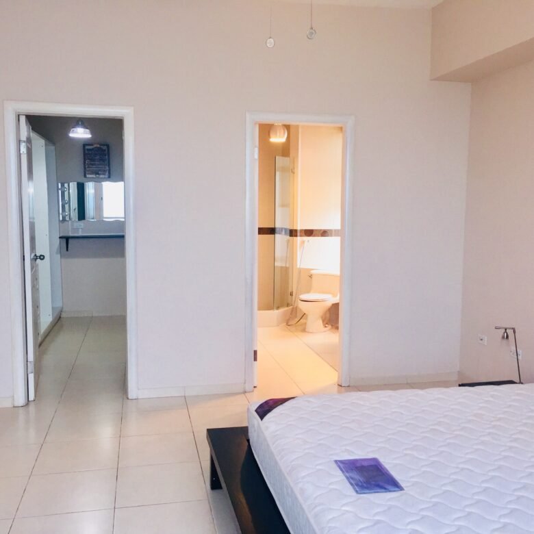 Ave Balboa – Frente Al Mar: Vista del Mar, Apartamento de 1 Recamara y 1.5 Baños