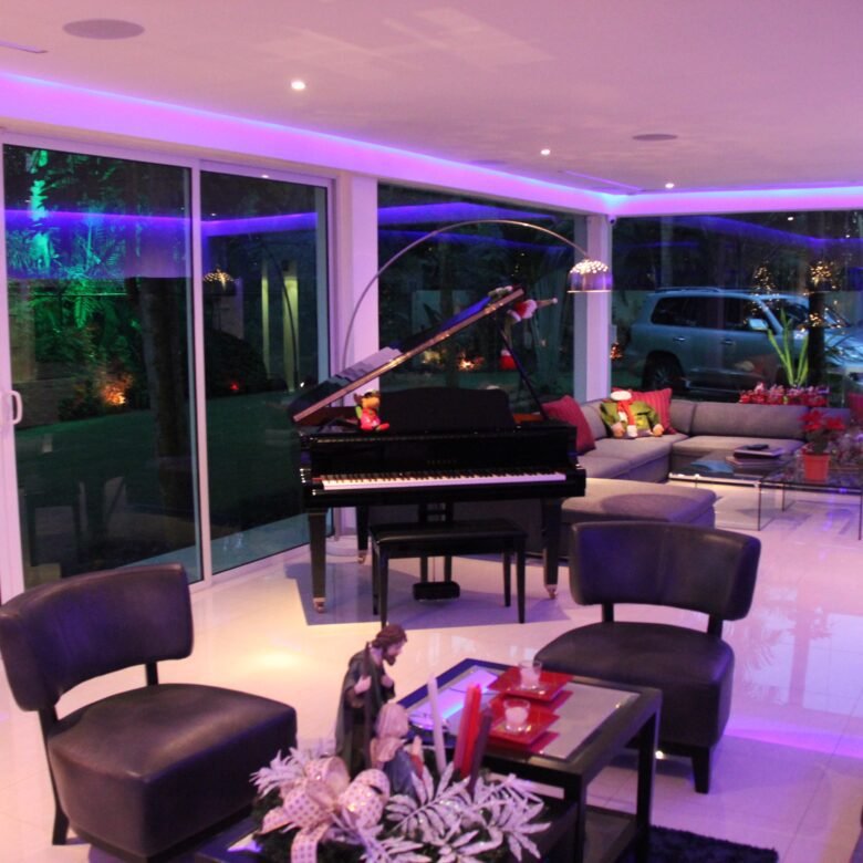 Casa con 1100 m² – Area Revertida: Amoblada Residencia de Lujo, 4 Recs, 2 Cbe