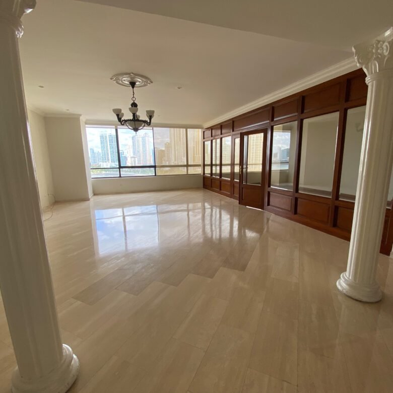 Paitilla – Vista Al Mar: Cómodo Apartamento de 3 Habitaciones con Su Baño, 3 Parking