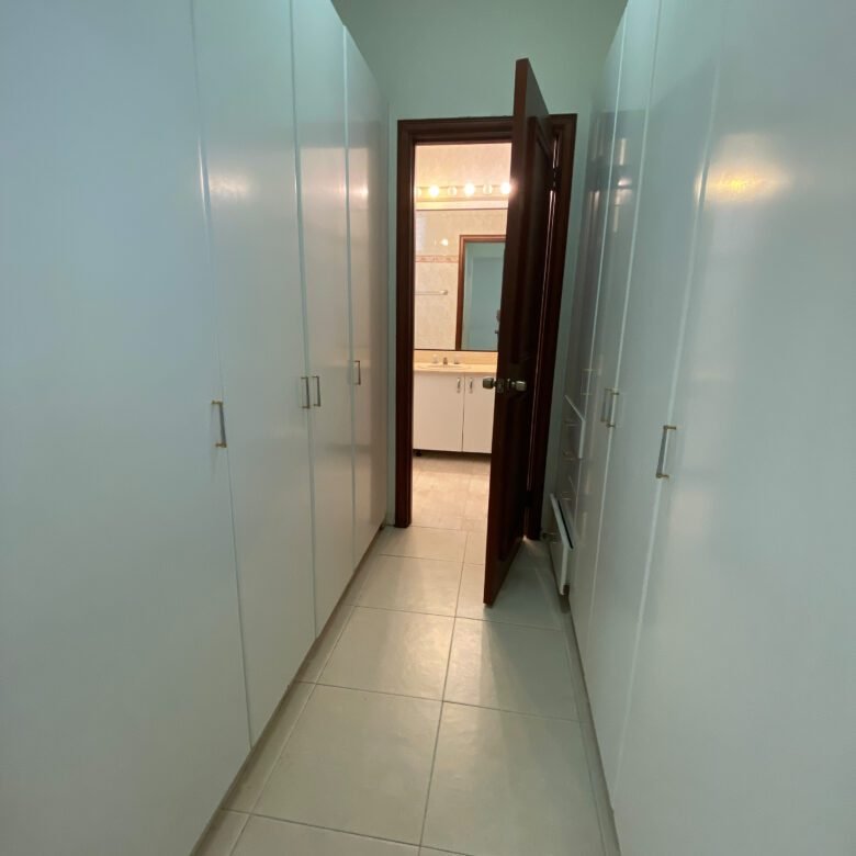 Paitilla – Vista Al Mar: Cómodo Apartamento de 3 Habitaciones con Su Baño, 3 Parking