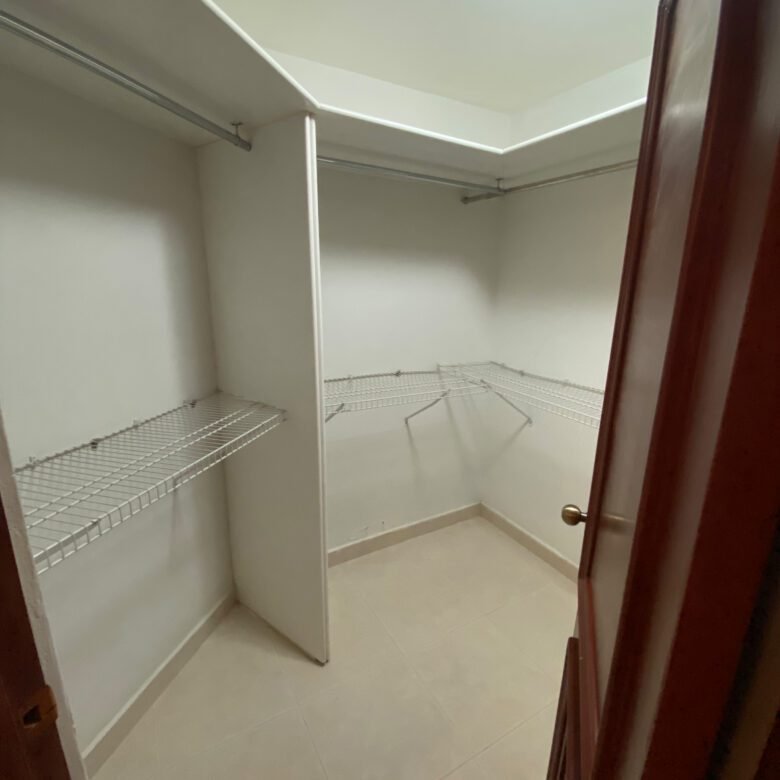 Paitilla – Vista Al Mar: Cómodo Apartamento de 3 Habitaciones con Su Baño, 3 Parking