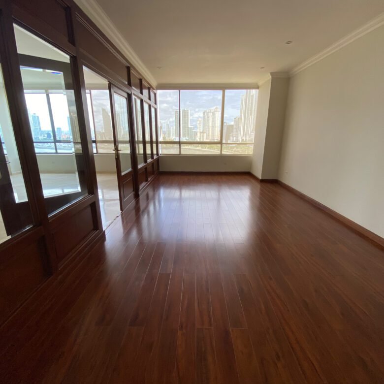 Paitilla – Vista Al Mar: Cómodo Apartamento de 3 Habitaciones con Su Baño, 3 Parking
