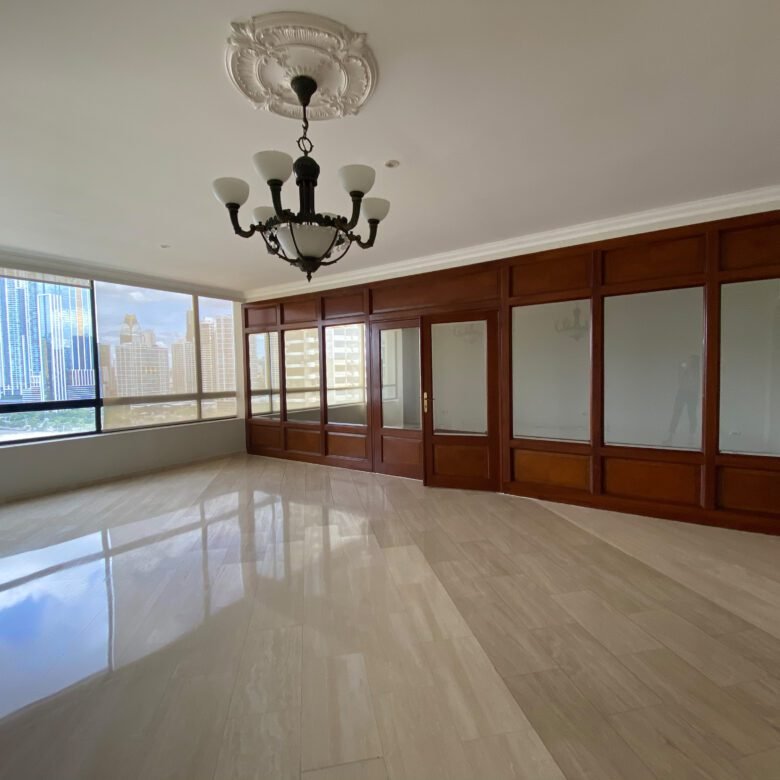 Paitilla – Vista Al Mar: Cómodo Apartamento de 3 Habitaciones con Su Baño, 3 Parking