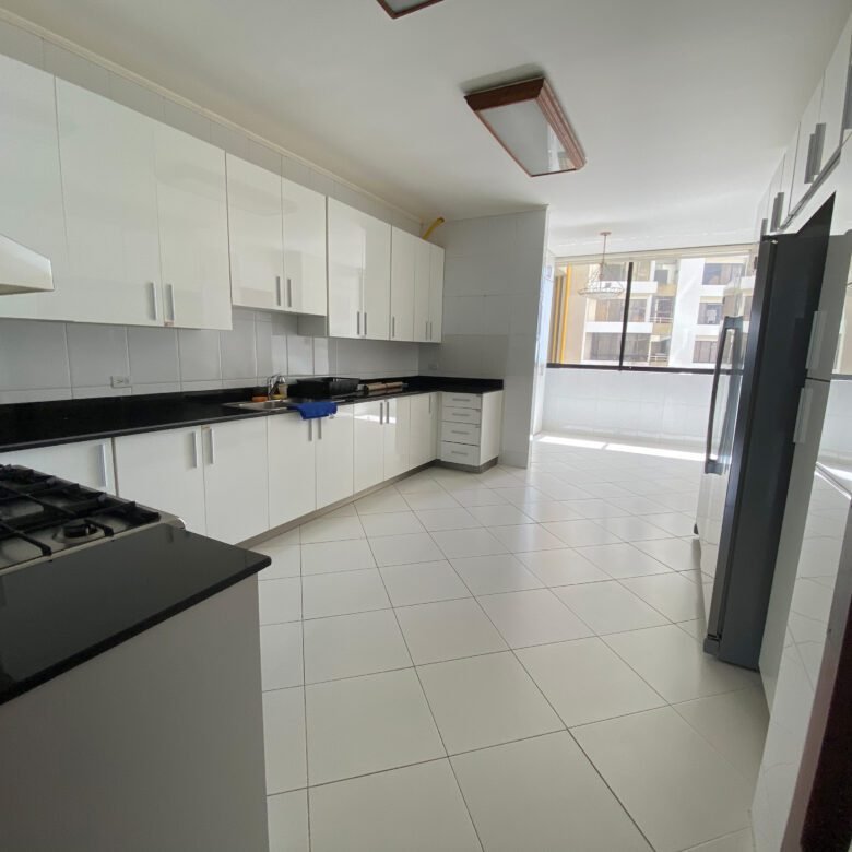 Paitilla – Vista Al Mar: Cómodo Apartamento de 3 Habitaciones con Su Baño, 3 Parking