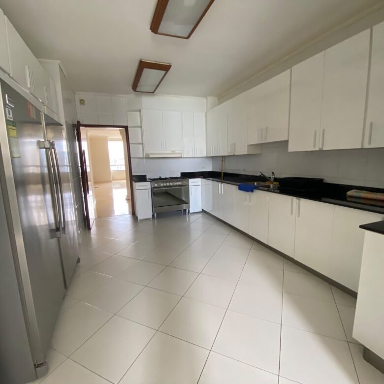 Paitilla – Vista Al Mar: Cómodo Apartamento de 3 Habitaciones con Su Baño, 3 Parking