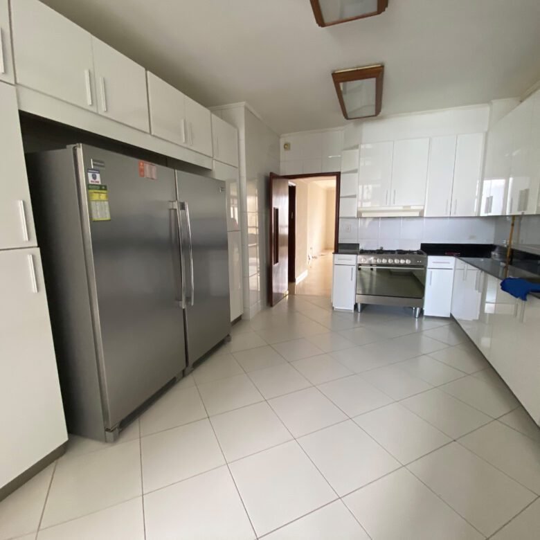 Paitilla – Vista Al Mar: Cómodo Apartamento de 3 Habitaciones con Su Baño, 3 Parking