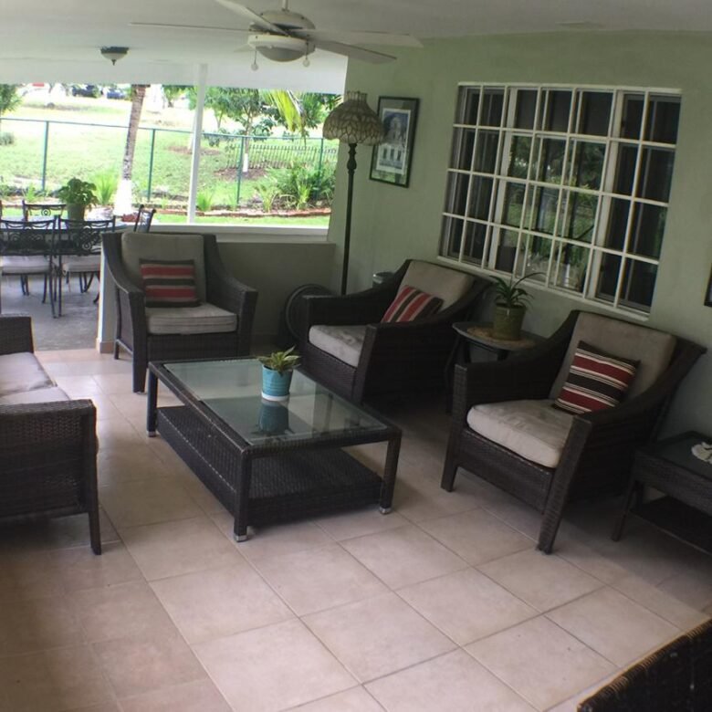 Area Revertida – Diablo: Casa 3 Habitaciones, Cbe, Amplio Terreno, Duplex