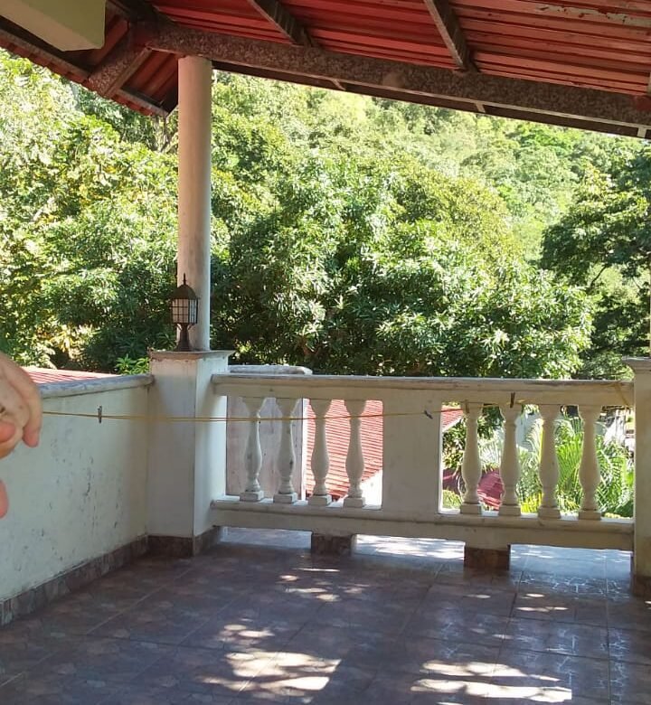 Area Revertida – Ancon: Gran Residencia de 12 Habitaciones, 2 Oficinas, 5 Salas