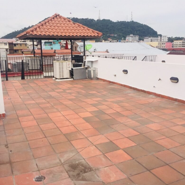 Casco Viejo: 189 m², Apartamento con Vista Al Mar, Terraza Rooftop, 2 Parking