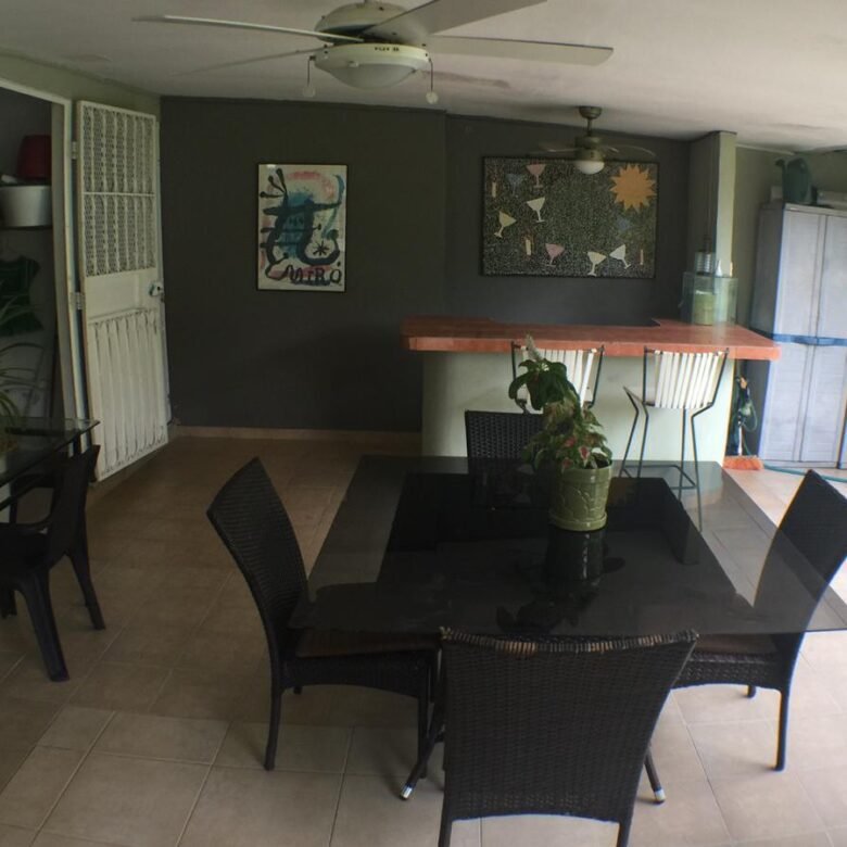 Area Revertida – Diablo: Casa 3 Habitaciones, Cbe, Amplio Terreno, Duplex
