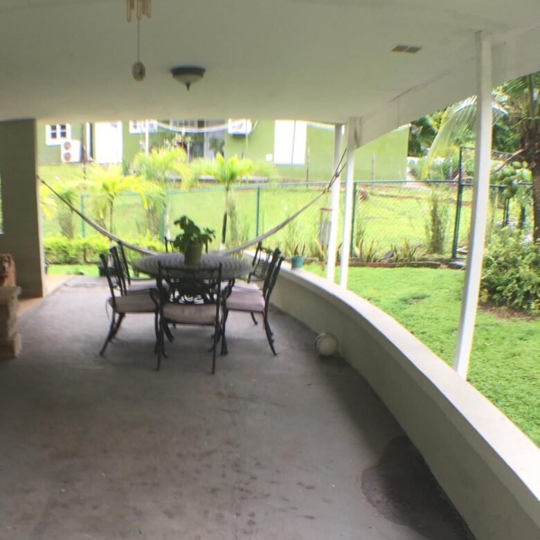 Area Revertida – Diablo: Casa 3 Habitaciones, Cbe, Amplio Terreno, Duplex