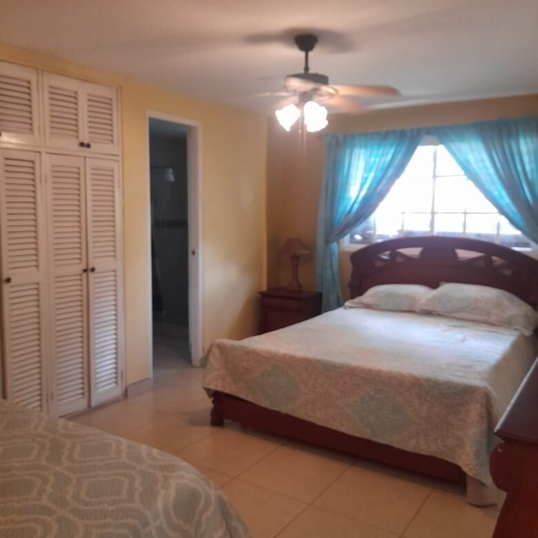Playa Coronado – Casa con Piscina: con 2000 m² de Terreno, 6 Recamaras