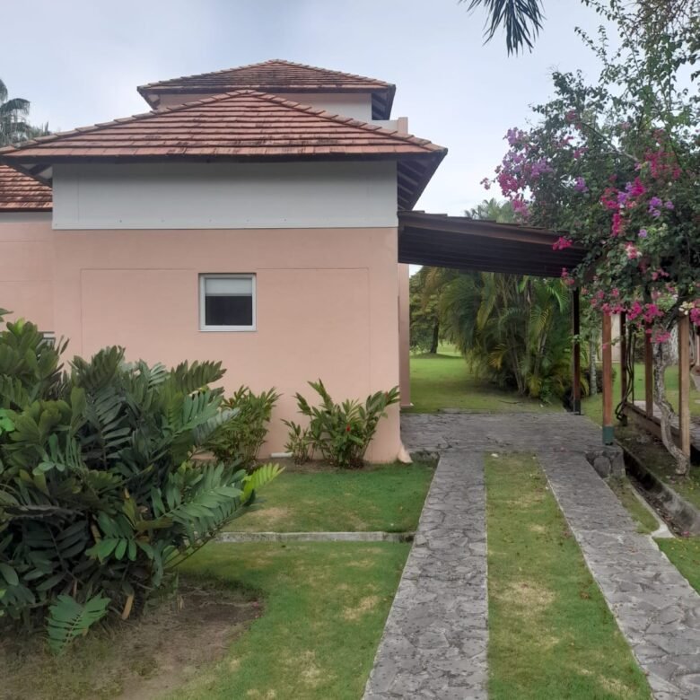 Playa Blanca – Town House a Frente Campo de Golf: Casa con 1600 m² Terreno, 5 Recamaras