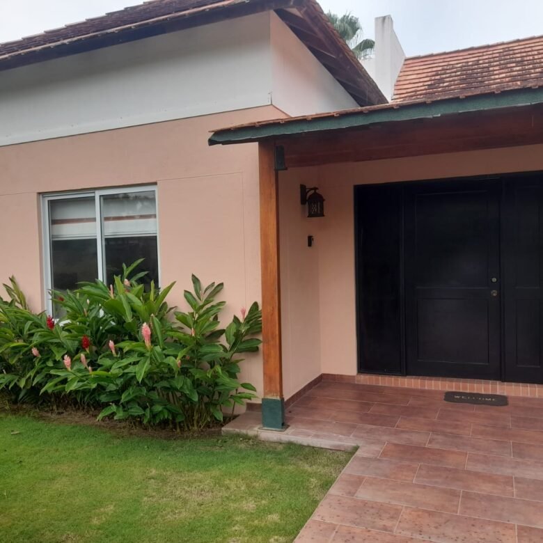 Playa Blanca – Town House a Frente Campo de Golf: Casa con 1600 m² Terreno, 5 Recamaras