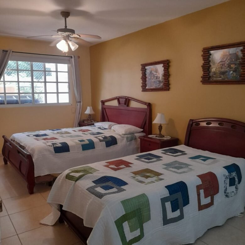Playa Coronado – Casa con Piscina: con 2000 m² de Terreno, 6 Recamaras
