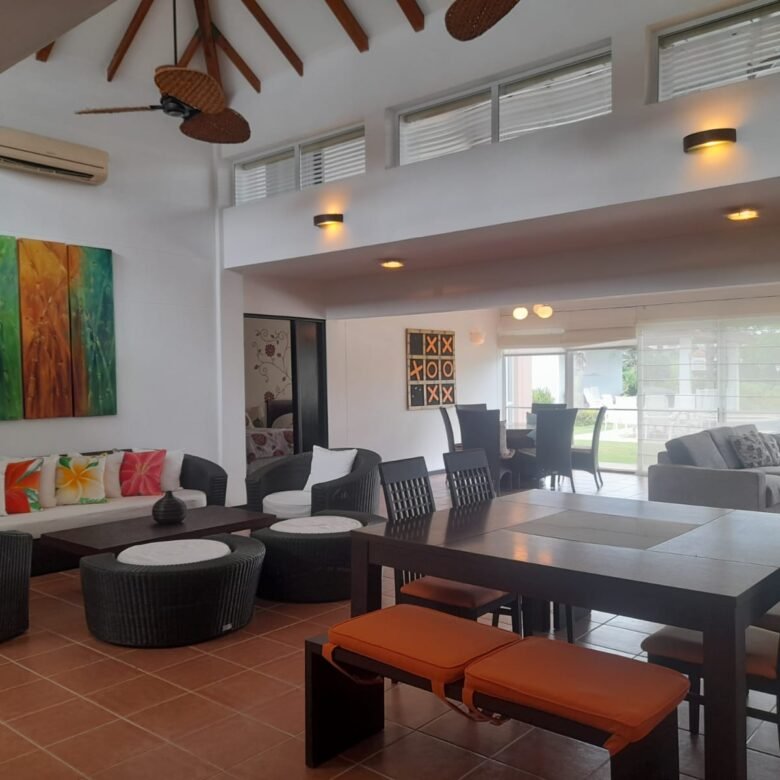 Playa Blanca – Town House a Frente Campo de Golf: Casa con 1600 m² Terreno, 5 Recamaras