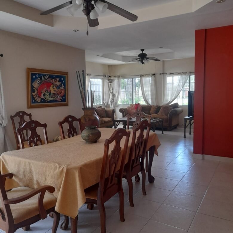 Playa Coronado – Casa con Piscina: con 2000 m² de Terreno, 6 Recamaras