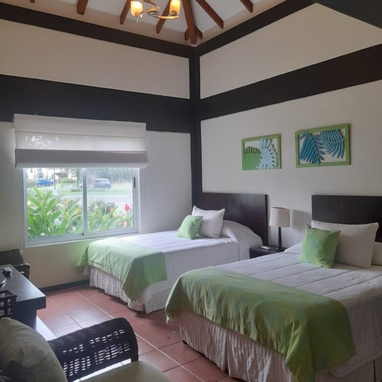 Playa Blanca – Town House a Frente Campo de Golf: Casa con 1600 m² Terreno, 5 Recamaras