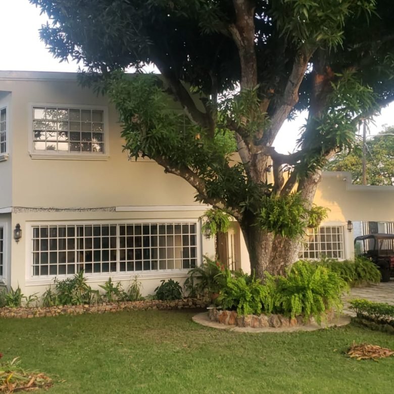 Playa Coronado – Casa con Piscina: con 2000 m² de Terreno, 6 Recamaras