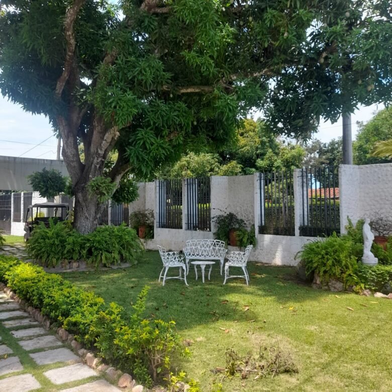 Playa Coronado – Casa con Piscina: con 2000 m² de Terreno, 6 Recamaras