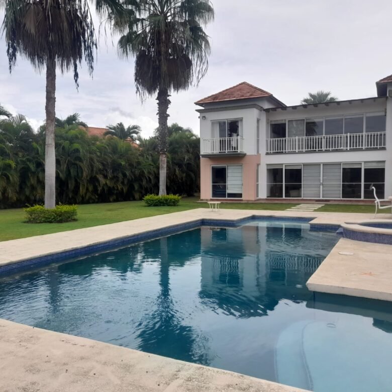 Playa Blanca – Town House a Frente Campo de Golf: Casa con 1600 m² Terreno, 5 Recamaras