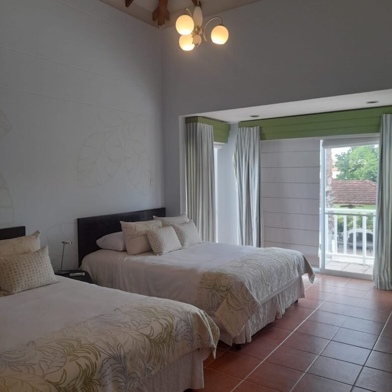 Playa Blanca – Town House a Frente Campo de Golf: Casa con 1600 m² Terreno, 5 Recamaras