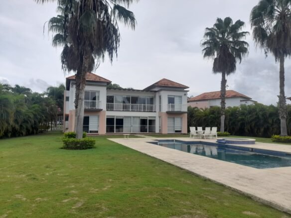 Playa Blanca – Town House a Frente Campo de Golf: Casa con 1600 m² Terreno, 5 Recamaras