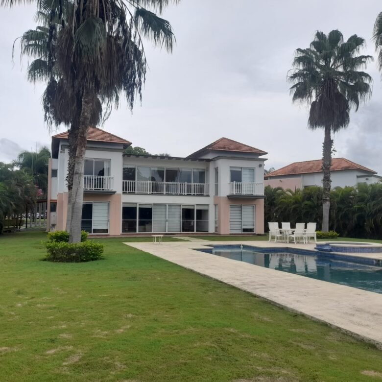 Playa Blanca – Town House a Frente Campo de Golf: Casa con 1600 m² Terreno, 5 Recamaras
