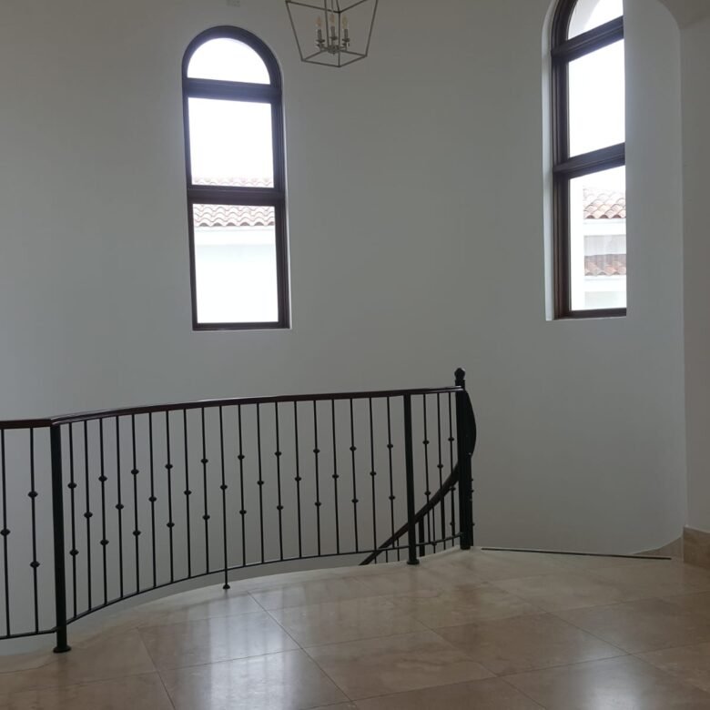 Hermosa Casa de 4 Habitaciones: Santa María, Residencial de Lujo, Campo de Golf