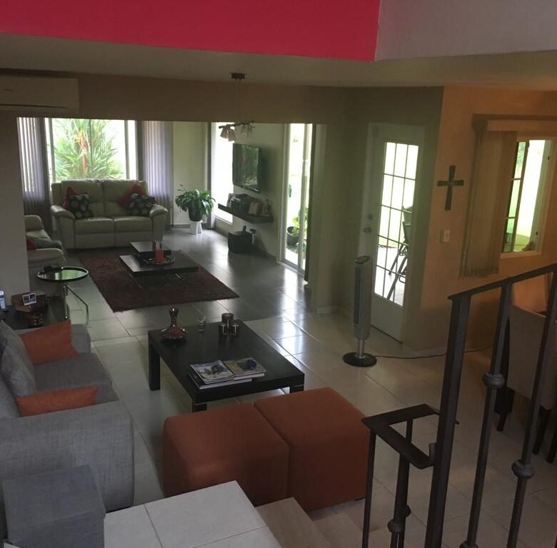 Una Persona Puede Fácilmente Elegir Una Casa, Pero Tu Eliges un “Hogar”: Casa de 3 Habitaciones