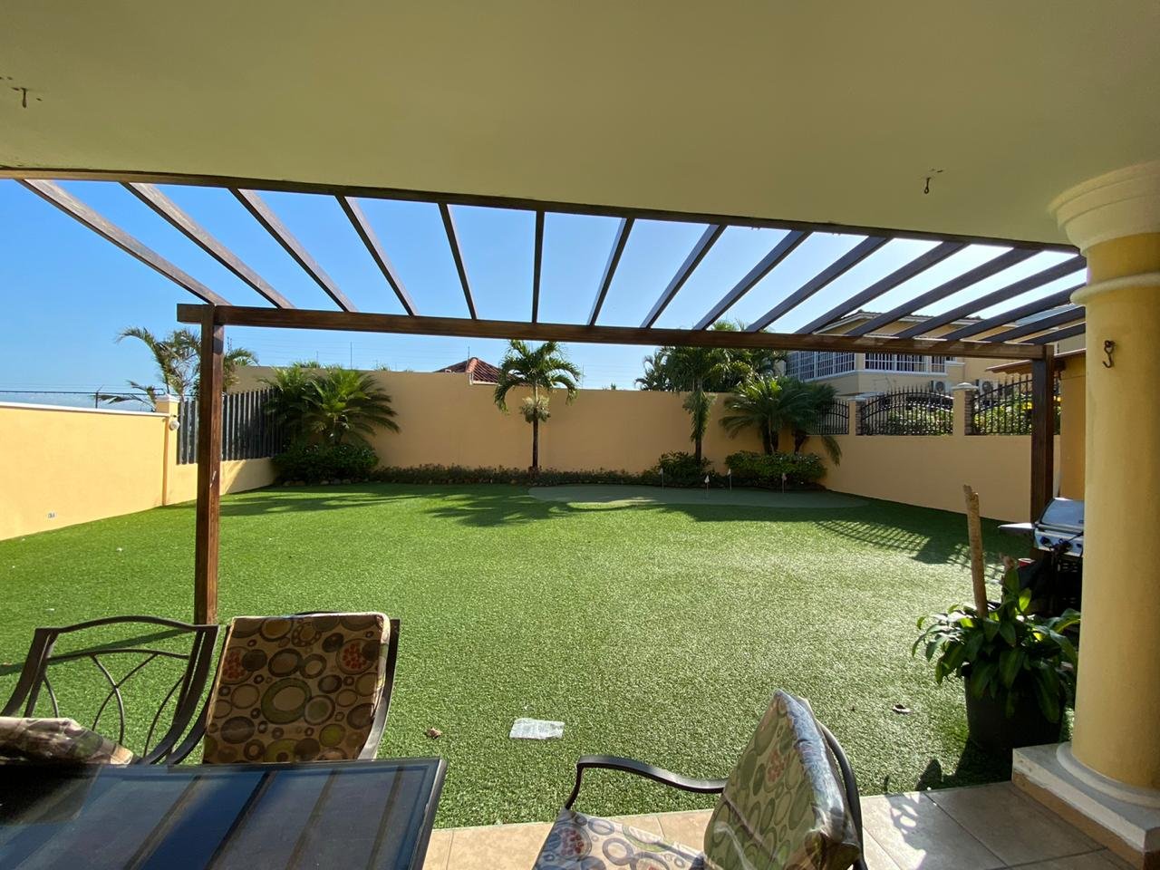 Villa Lucre: San Rafael – Residencial Seguro con Garita, Casa de 4 Habitaciones
