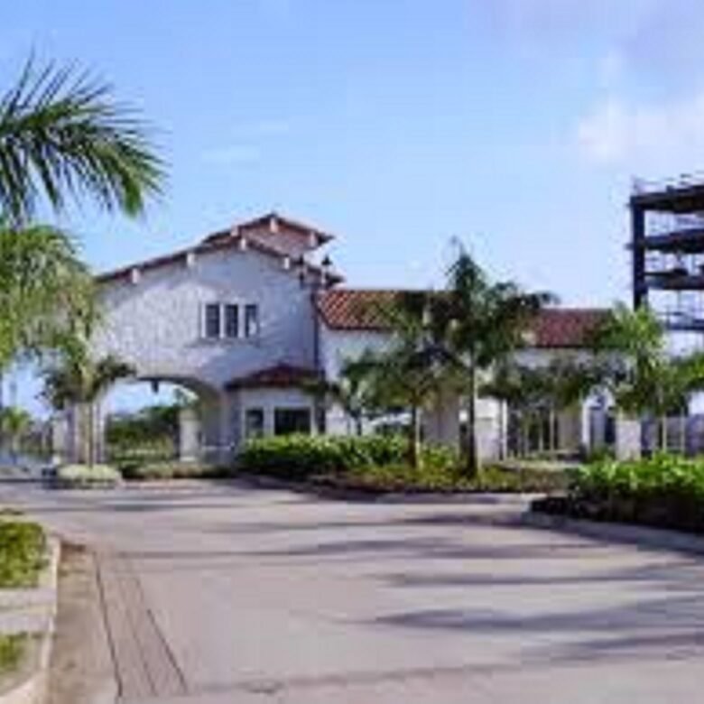 Hermosa Casa de 4 Habitaciones: Santa María, Residencial de Lujo, Campo de Golf