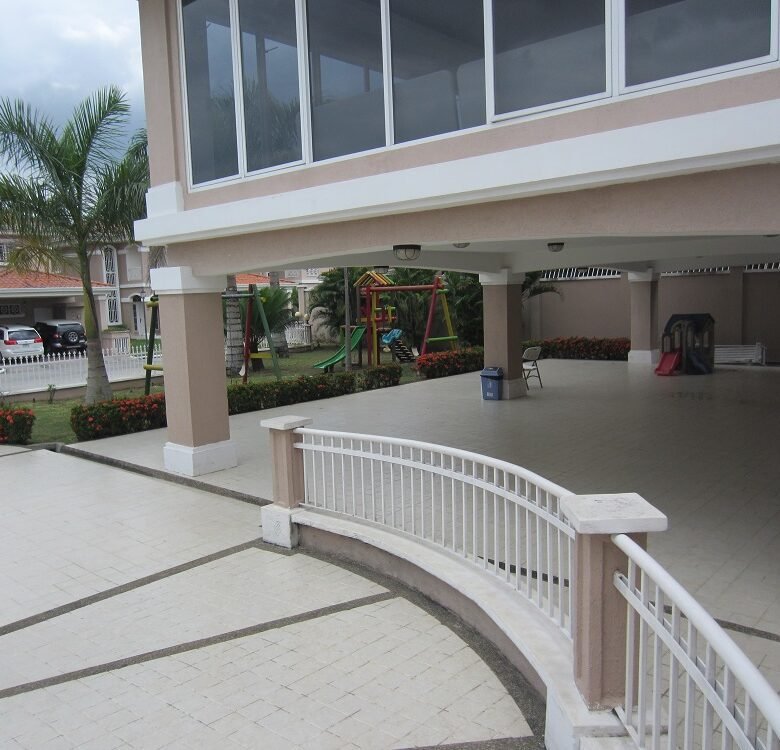 Hermosa Casa “Unifamiliar” de 4 – Habitaciones Altos del Country Excelente Precio!