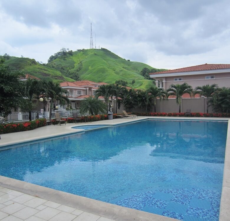 Hermosa Casa “Unifamiliar” de 4 – Habitaciones Altos del Country Excelente Precio!
