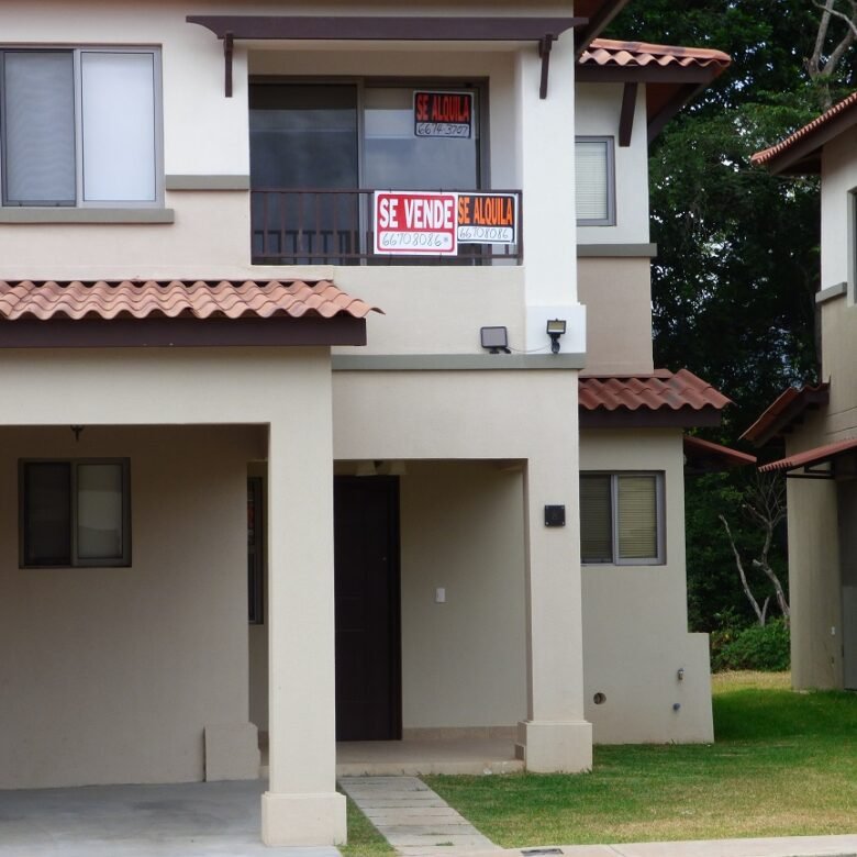 Palmia Woodlands – Venta con Inquilino: Cómoda Casa de 3 Habitaciones con Linea blanca