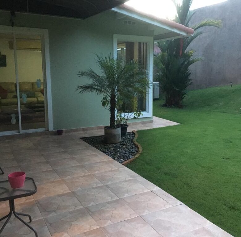 Una Persona Puede Fácilmente Elegir Una Casa, Pero Tu Eliges un “Hogar”: Casa de 3 Habitaciones