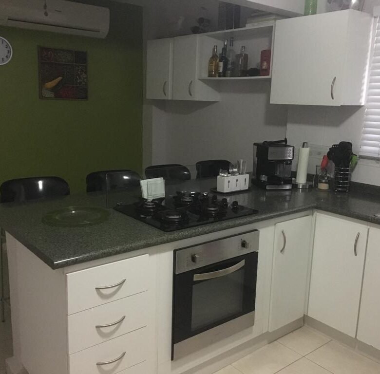 Una Persona Puede Fácilmente Elegir Una Casa, Pero Tu Eliges un “Hogar”: Casa de 3 Habitaciones