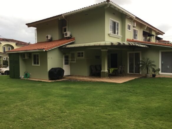 Una Persona Puede Fácilmente Elegir Una Casa, Pero Tu Eliges un “Hogar”: Casa de 3 Habitaciones