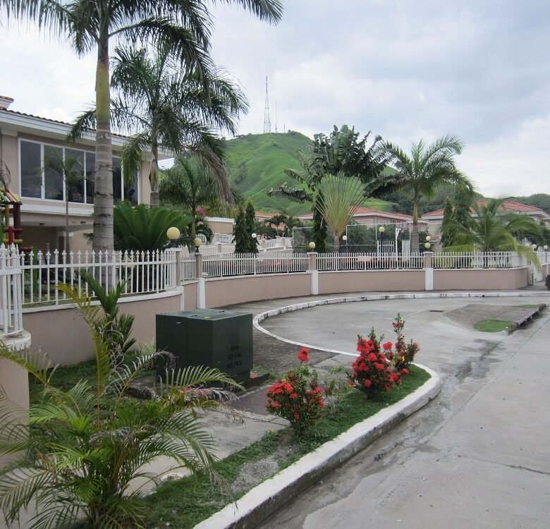 Hermosa Casa “Unifamiliar” de 4 – Habitaciones Altos del Country Excelente Precio!