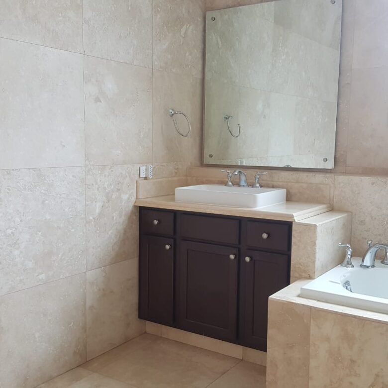 Hermosa Casa de 4 Habitaciones: Santa María, Residencial de Lujo, Campo de Golf