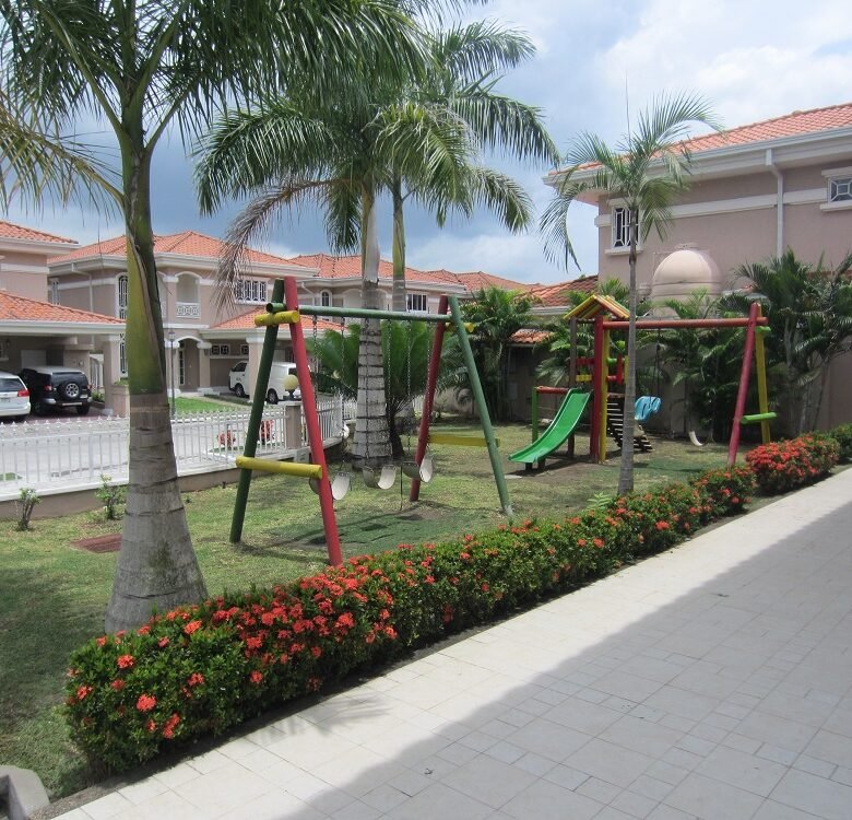 Hermosa Casa “Unifamiliar” de 4 – Habitaciones Altos del Country Excelente Precio!