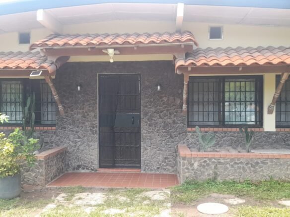 Playa Corona: Casa con Piscina, Inversión Apta Para Cabañas y Alquiler en Airbnb