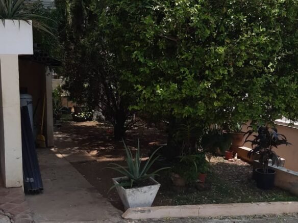 Casa en San Francisco – Cerca Vía Porras: con 4 Recamaras, 2 Cocinas, 6 Parkings