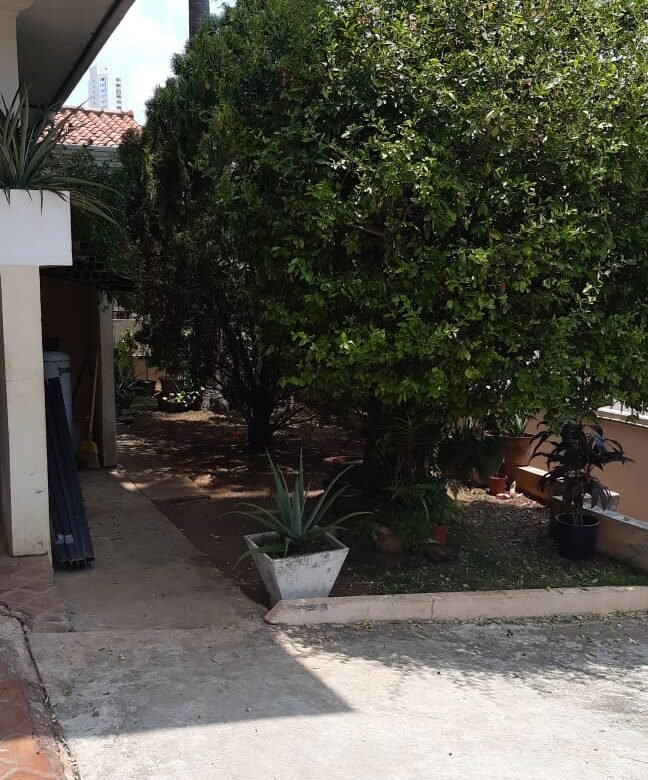 Casa en San Francisco – Cerca Vía Porras: con 4 Recamaras, 2 Cocinas, 6 Parkings