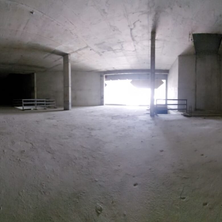 Via Brasil: Local Comercial en Planta Baja – Para Estrenar, en Gris o Terminado