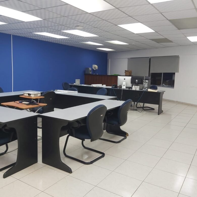 Fernández de Córdova – Local Comercial con Terreno de 5000 m² Aproximado